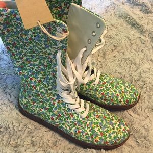 New super trendy MARTENS