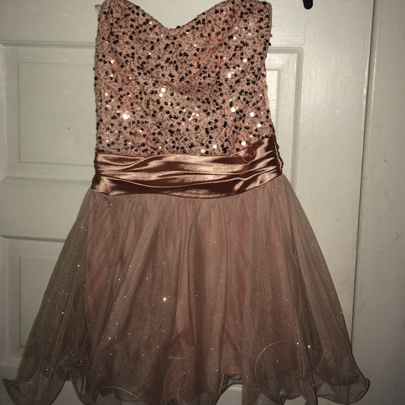 Homecoming dress - Picture 1 of 2