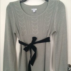 Grey sweater with black velvet belt