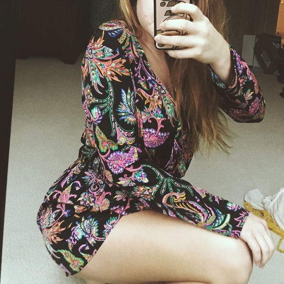 [SOLD!] Floral Long Sleeved Romper - Picture 2 of 2