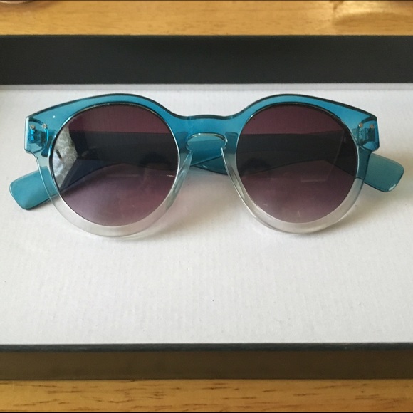 Blue Gradient Round Sunglasses