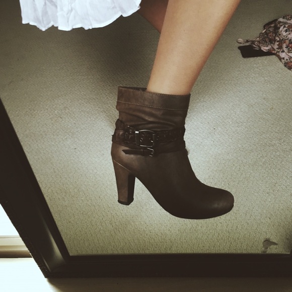[SOLD] Brown-Grey Booties - Picture 2 of 4
