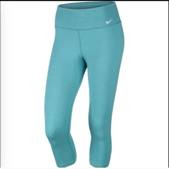 *** BUNDLED ***Nike legend 2.0 tight teal Capri.
