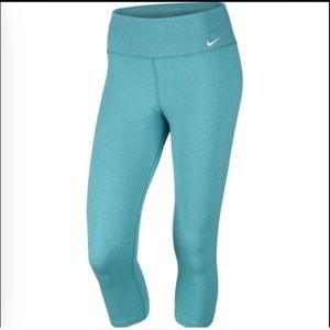 *** BUNDLED ***Nike legend 2.0 tight teal Capri.