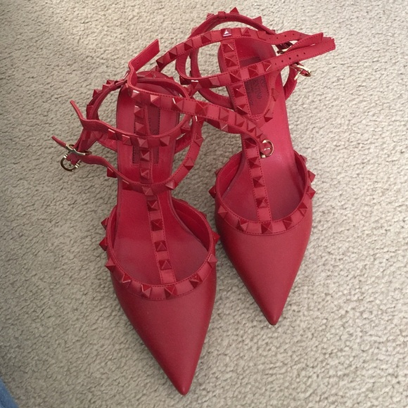 🚫 NFS Valentino* Red* Rock Studs* - Picture 2 of 4