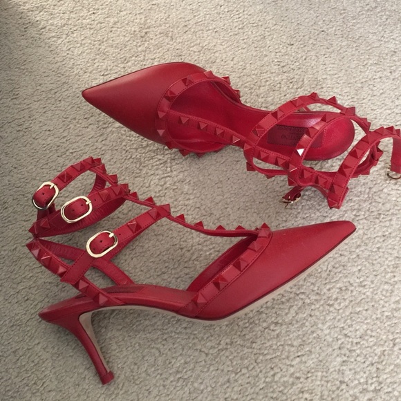 🚫 NFS Valentino* Red* Rock Studs* - Picture 3 of 4