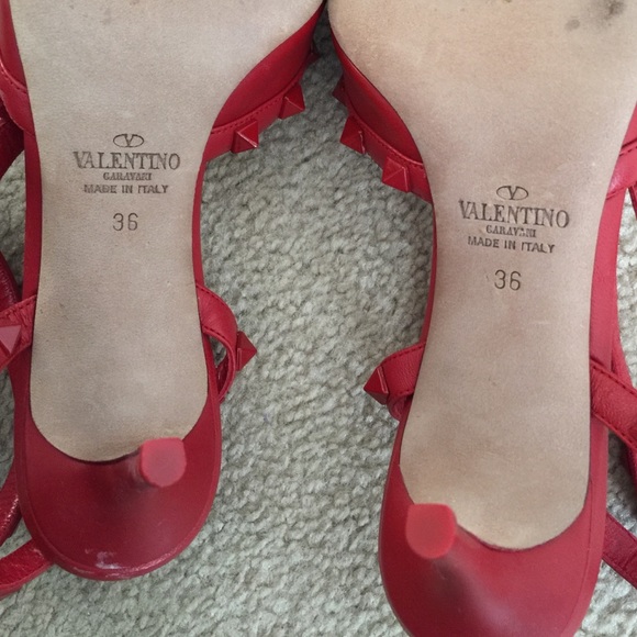 🚫 NFS Valentino* Red* Rock Studs* - Picture 4 of 4
