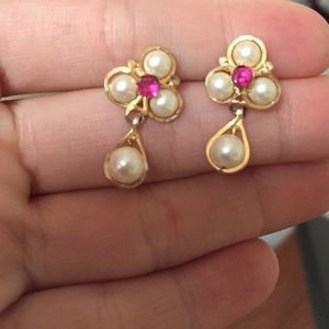 Pearl studs