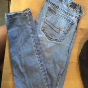 Light washed American Eagle jeggings