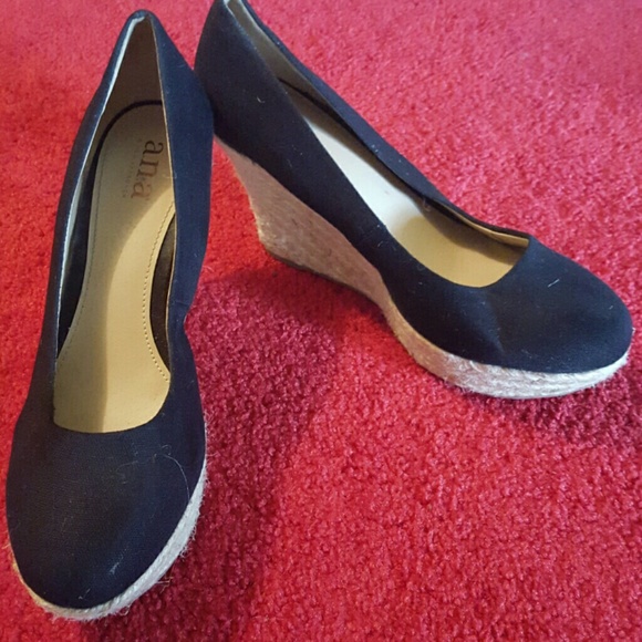 Black wedges size 8