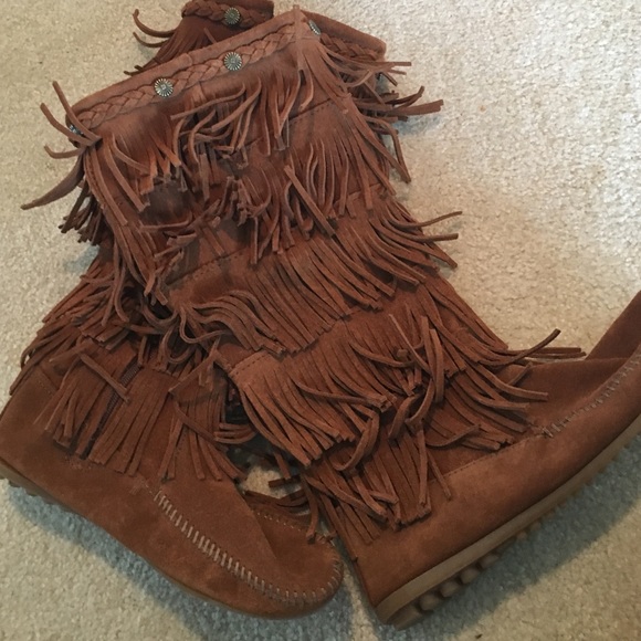 Minnetonka 5 layer boots 8