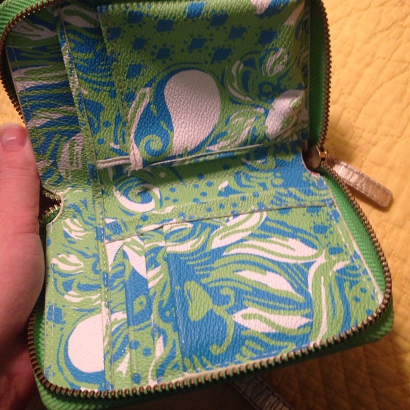 Lilly Pulitzer Charlotte wristlet - Picture 2 of 2