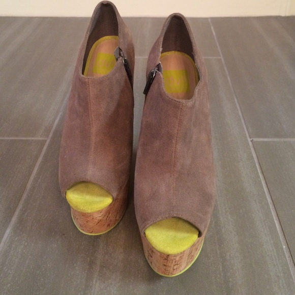 Heels - Picture 1 of 4