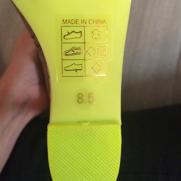 Heels - Picture 3 of 4