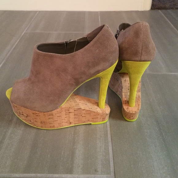 Heels - Picture 2 of 4