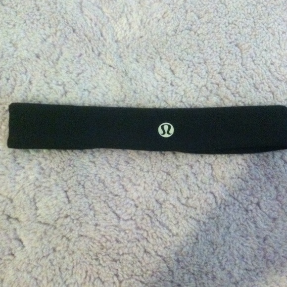 Black lululemon headband