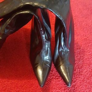 Black heeled boots