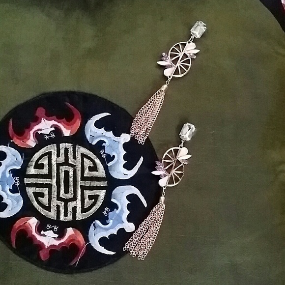 Faceted earring w gold tassels. - Picture 3 of 3