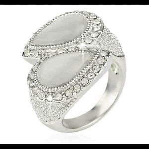 Beautiful opalescent stone ring