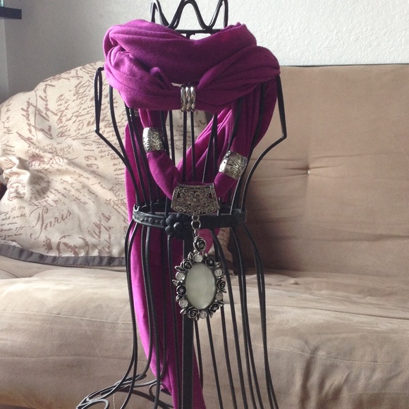 Embellished scarf with pendant