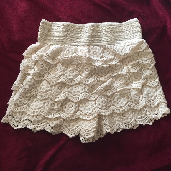 Cream lace shorts