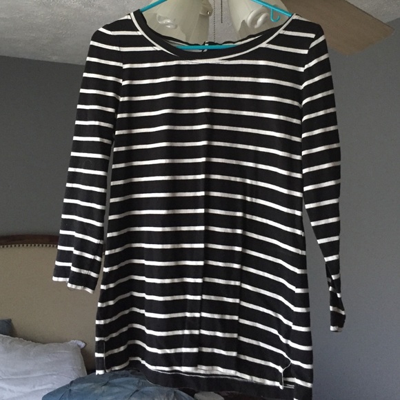 Black and white striped 3/4 sleeve tee