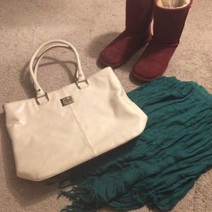 🎉HP Insta-Chic 12/19🎉 Anne Klein Alligator Purse