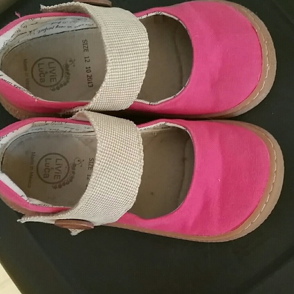 Little girl linen mary janes