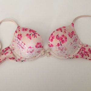 Victoria's Secret Very Sexy push-up bra