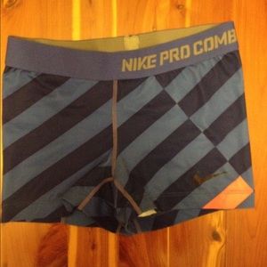 Nike pro combat