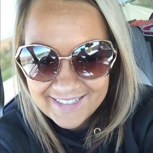 Meet your Posher, Jade