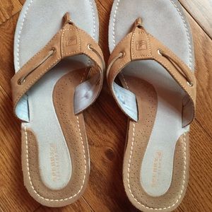 Sperry flip flops