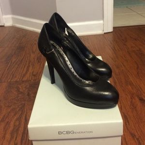BCBG Black Pumps