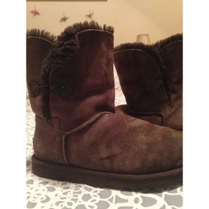 Chocolate Bailey button Uggs