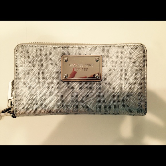 Michael Kors wristlet