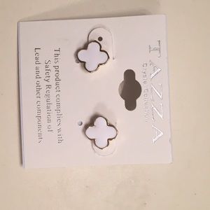 Taxes white and gold earrings