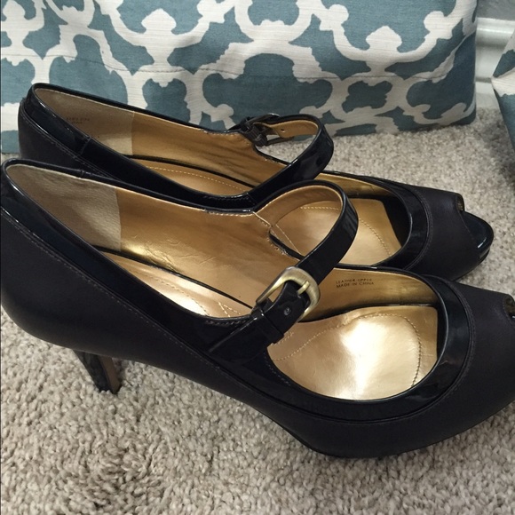 Tahari Mary Janes in dark brown. SZ 8