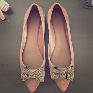 Flat shoes