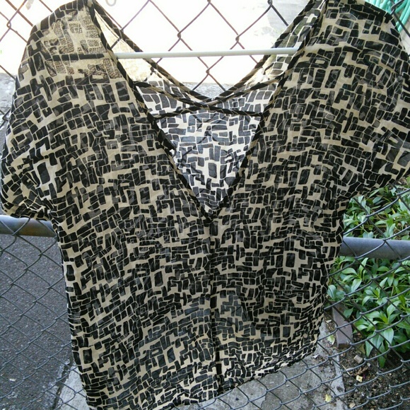 Forever 21  Sheer design top