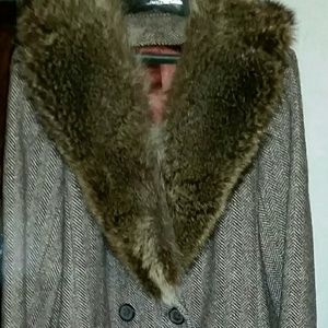 PRICE DROP! Vintage wool coat with real fur collar