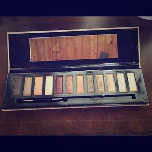Eyeshadow palette