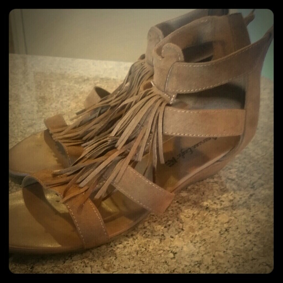 MOCCA frinze Sandals
