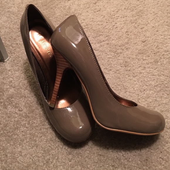 Shoes - Picture 2 of 3