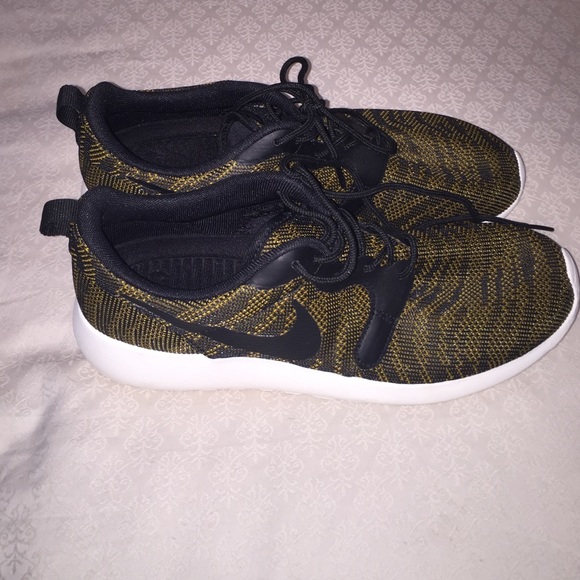 Women's Nike Roshes