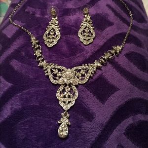 Three piece jewelry set