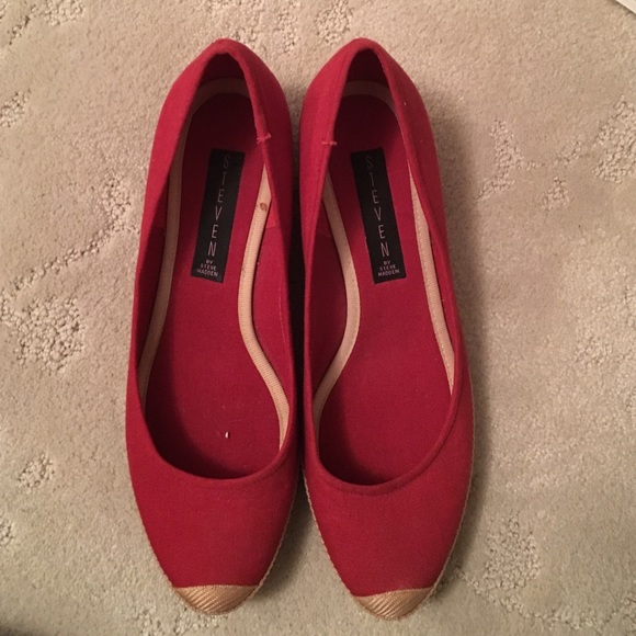 Steve Madden Red Flats
