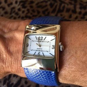 New⌚️Blue cuff watch, embossed snake royal blue