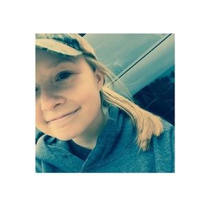 Meet your Posher, Holly