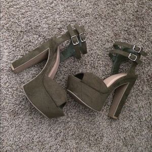 Windsor heels / olive