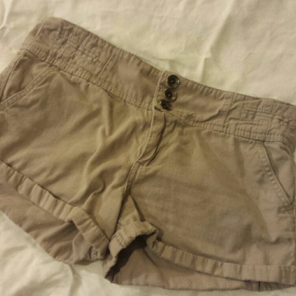 Khaki short shorts